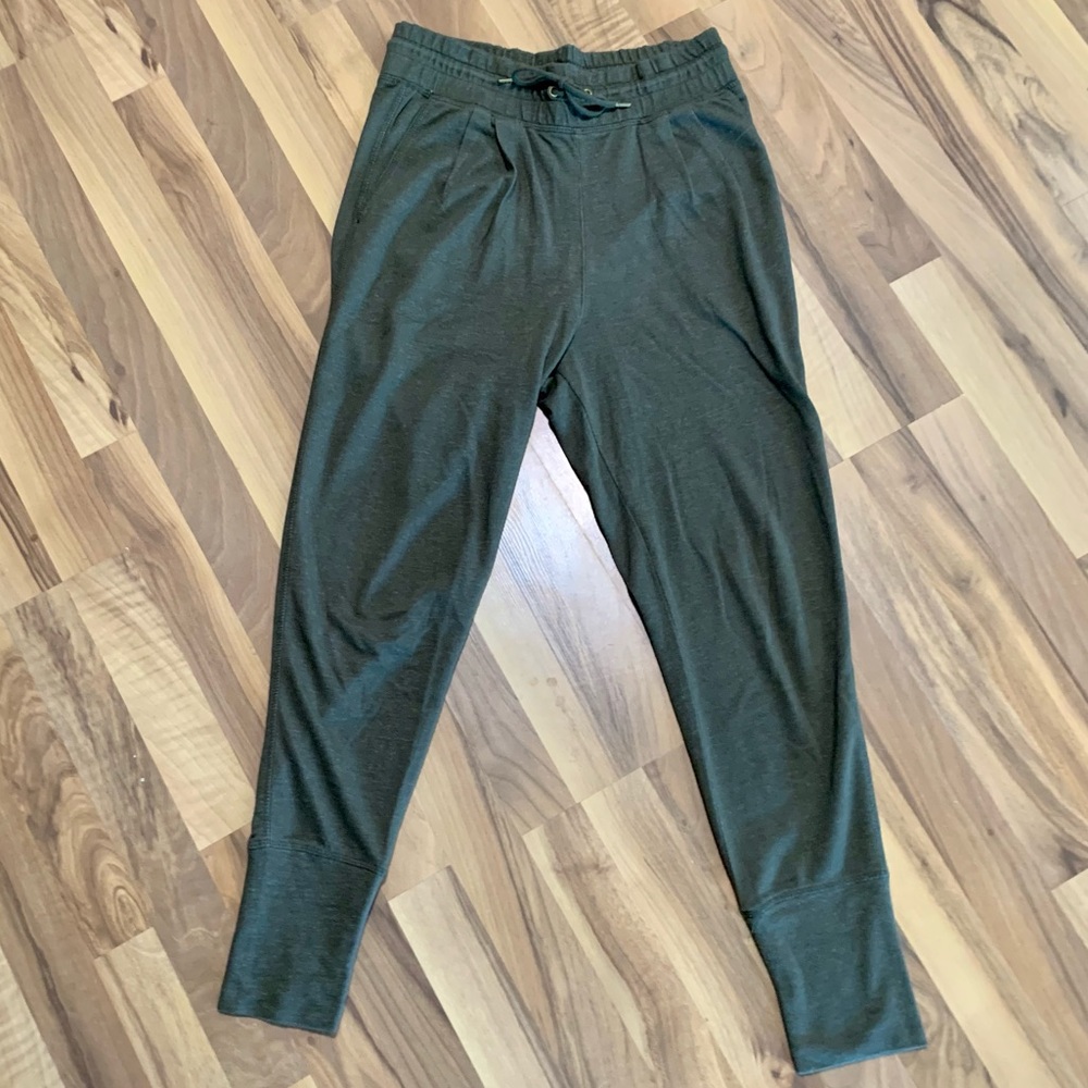 H & M green ladies joggers in excellent condition.